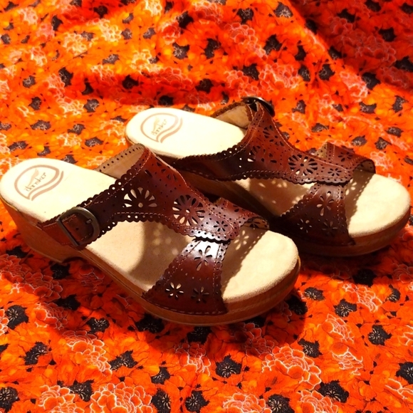 Dansko Shoes - DANSKO Clogs Size 39 / 8.5 - 9 Sapphire Laser Cut Slip On Sandal in Brown